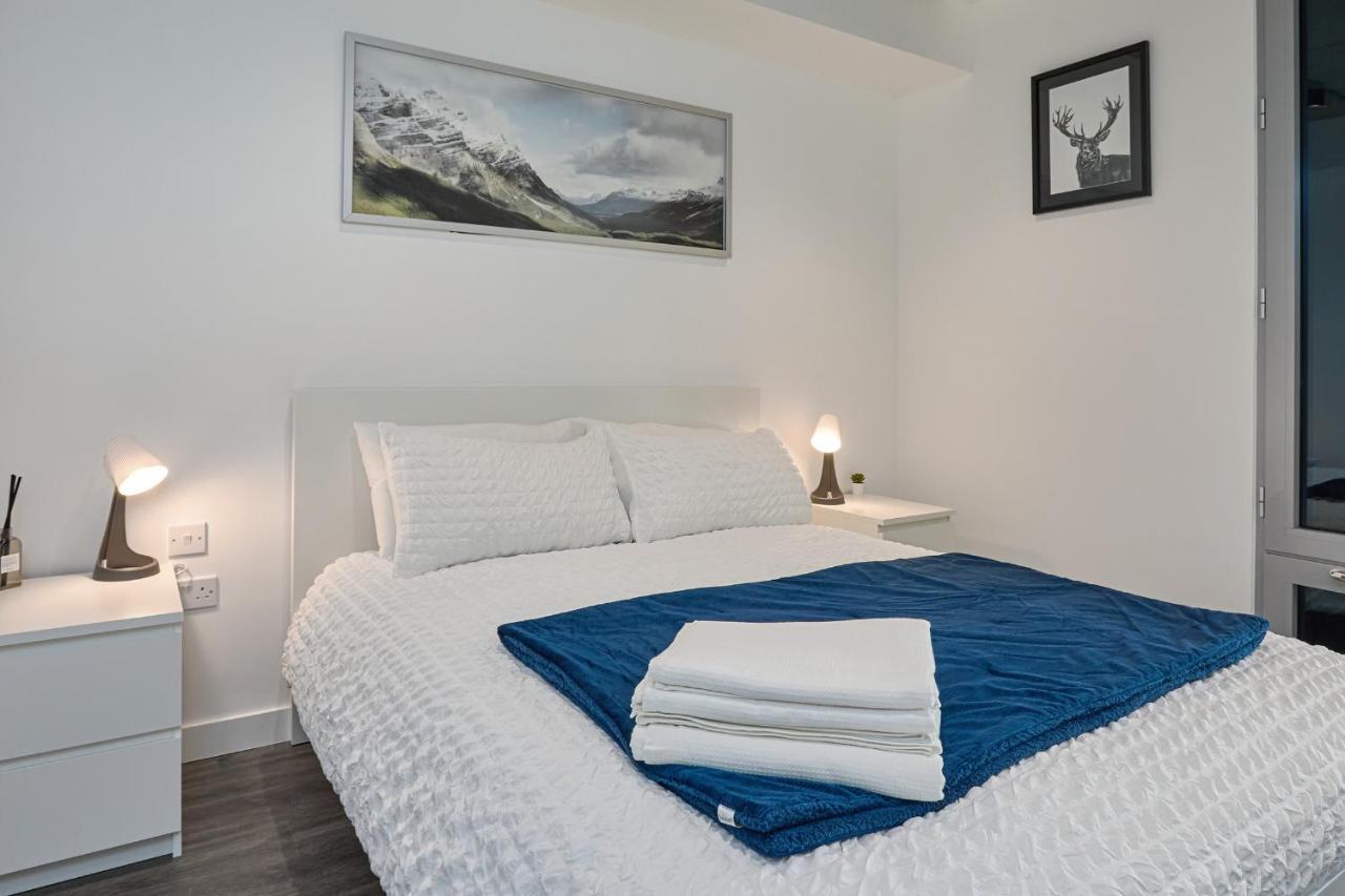 Morden Lovely 3Bedroom Apartment London Abbey Wood Bagian luar foto