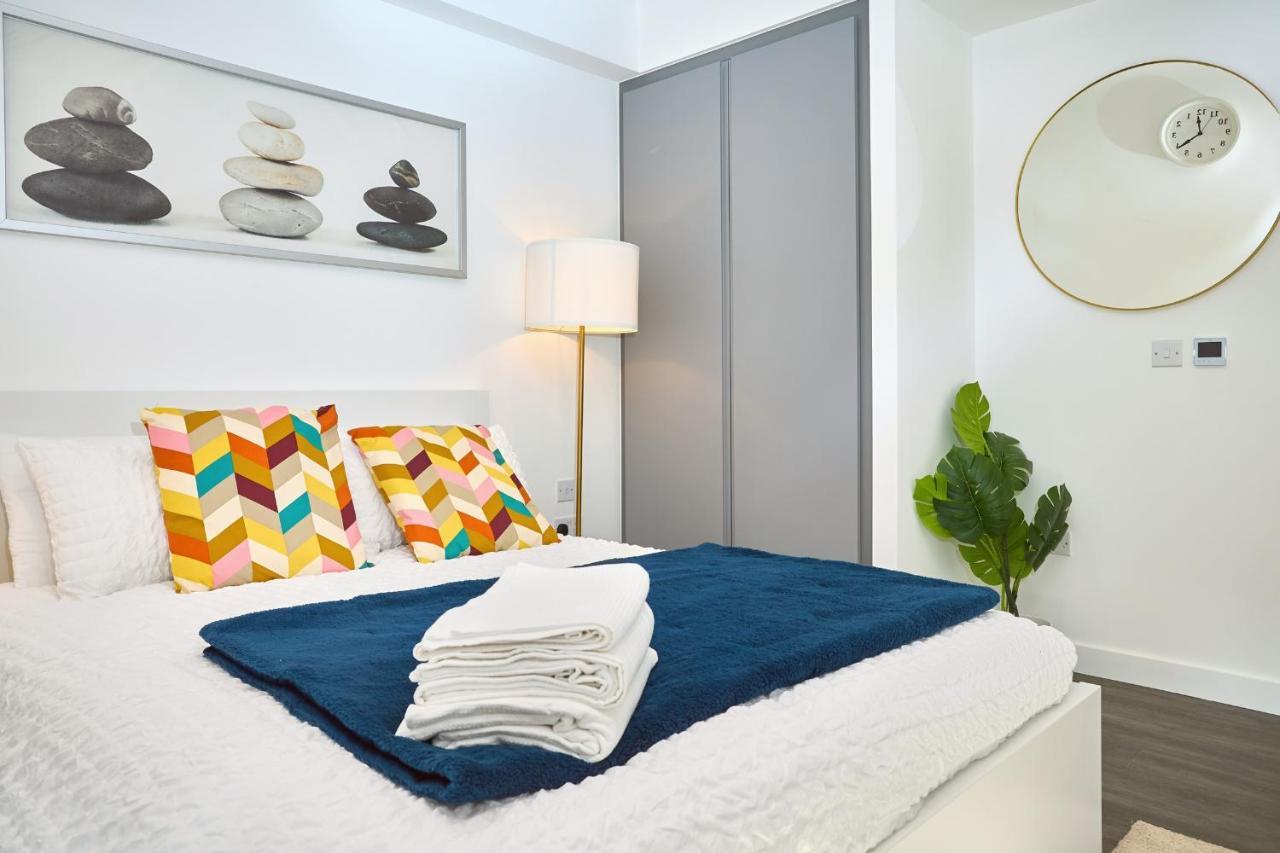 Morden Lovely 3Bedroom Apartment London Abbey Wood Bagian luar foto
