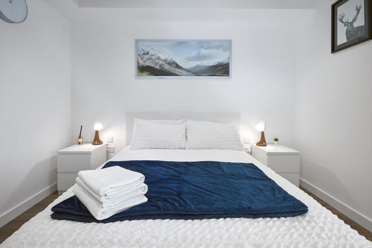 Morden Lovely 3Bedroom Apartment London Abbey Wood Bagian luar foto