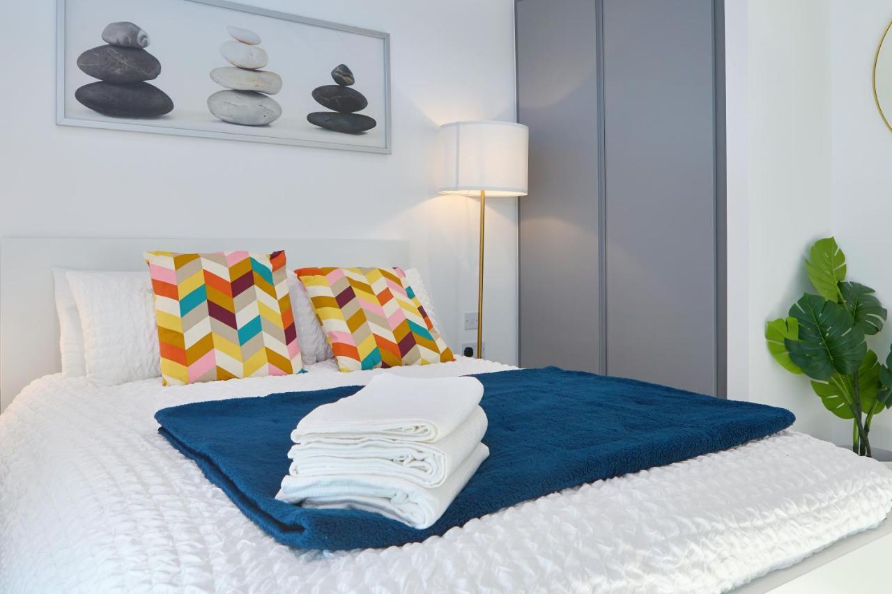 Morden Lovely 3Bedroom Apartment London Abbey Wood Bagian luar foto