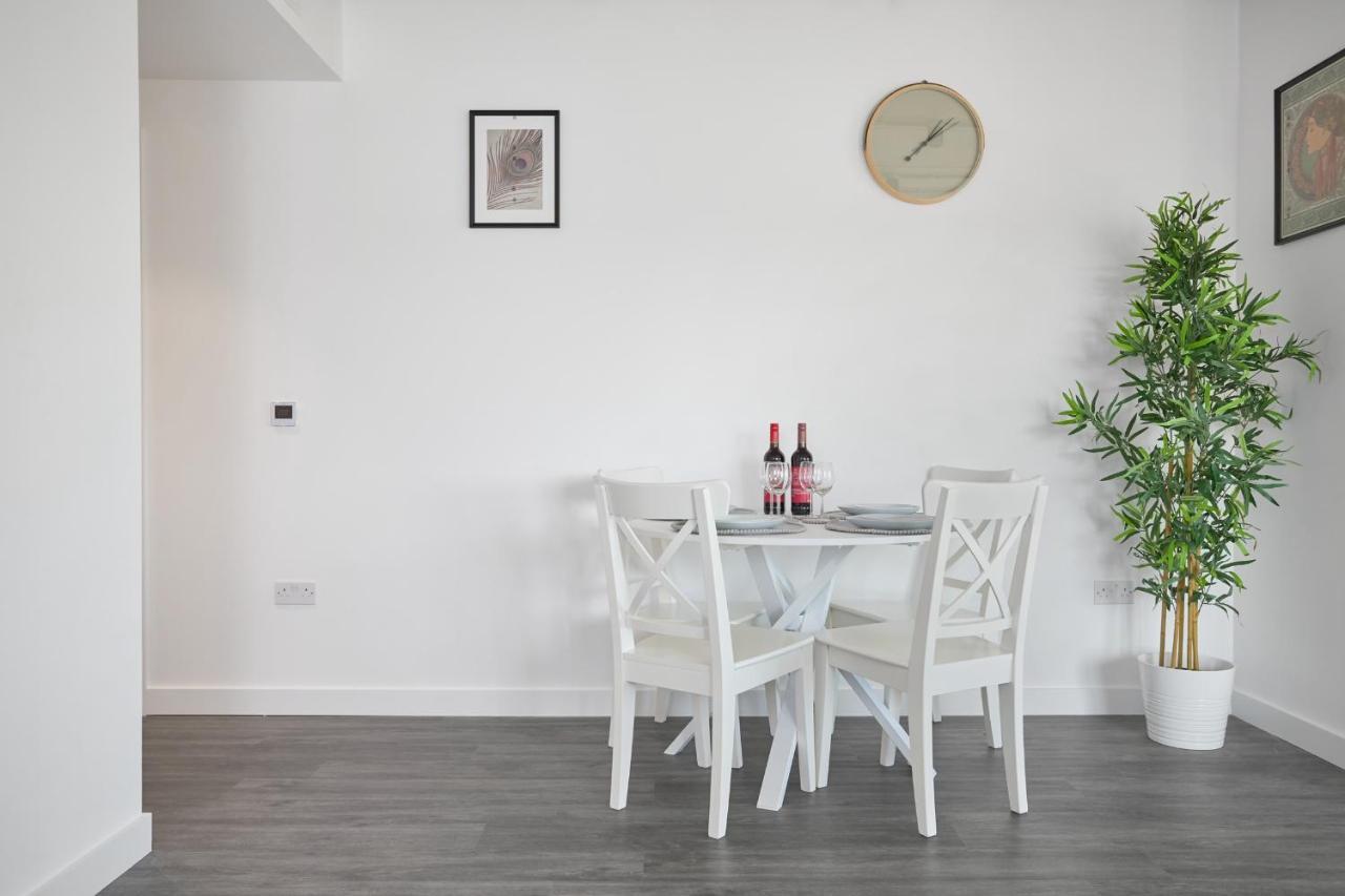 Morden Lovely 3Bedroom Apartment London Abbey Wood Bagian luar foto