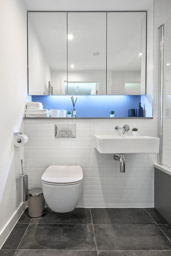 Morden Lovely 3Bedroom Apartment London Abbey Wood Bagian luar foto