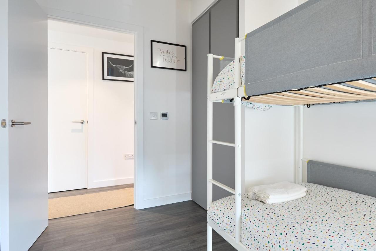 Morden Lovely 3Bedroom Apartment London Abbey Wood Bagian luar foto
