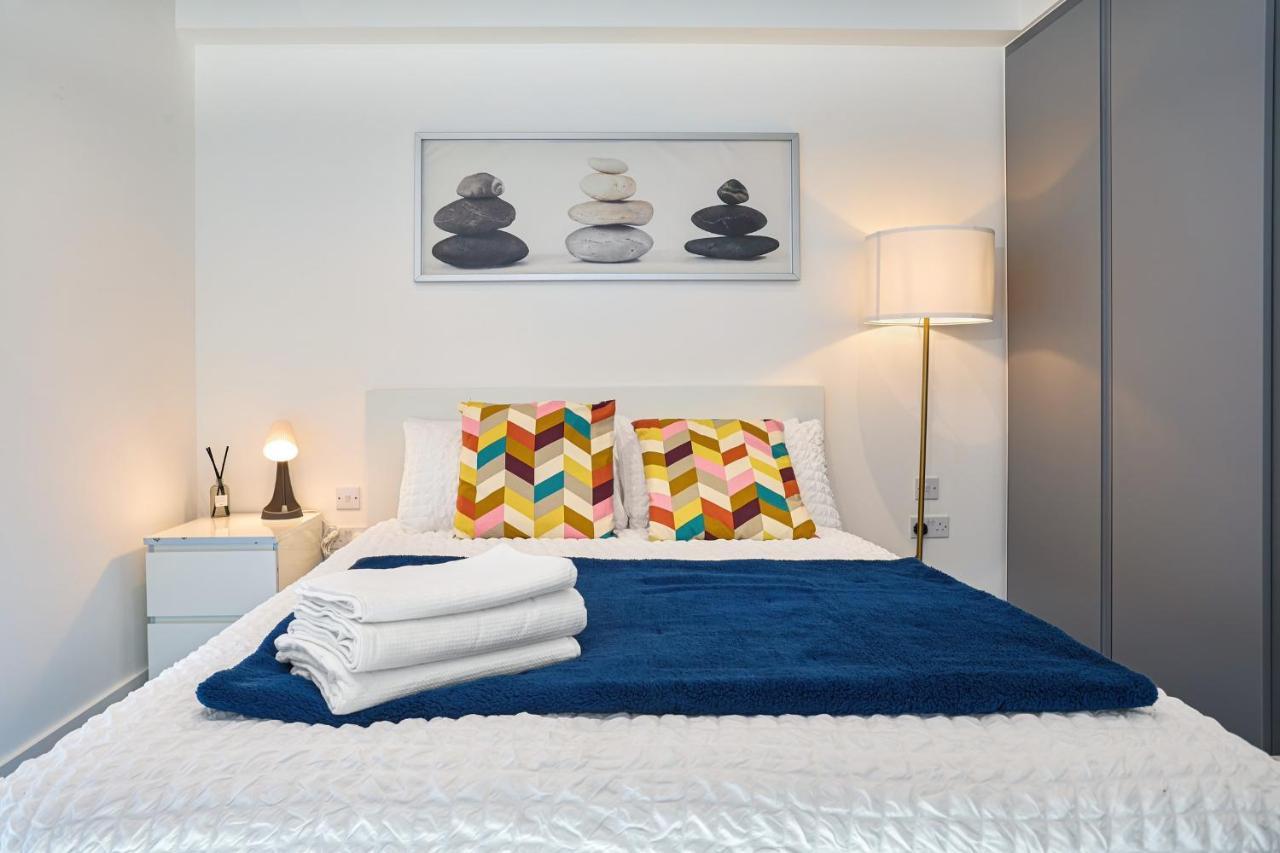 Morden Lovely 3Bedroom Apartment London Abbey Wood Bagian luar foto